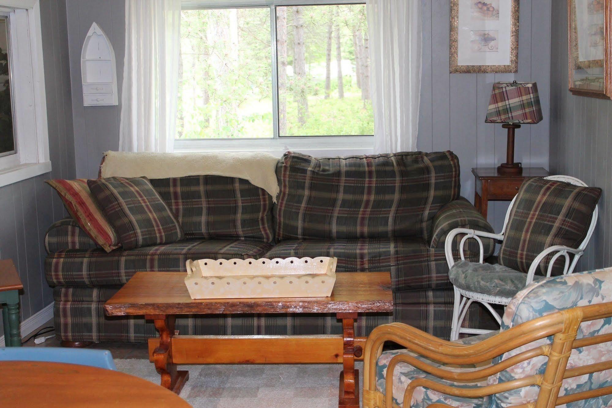 Algonquin'S Edge Resort Madawaska Exterior foto